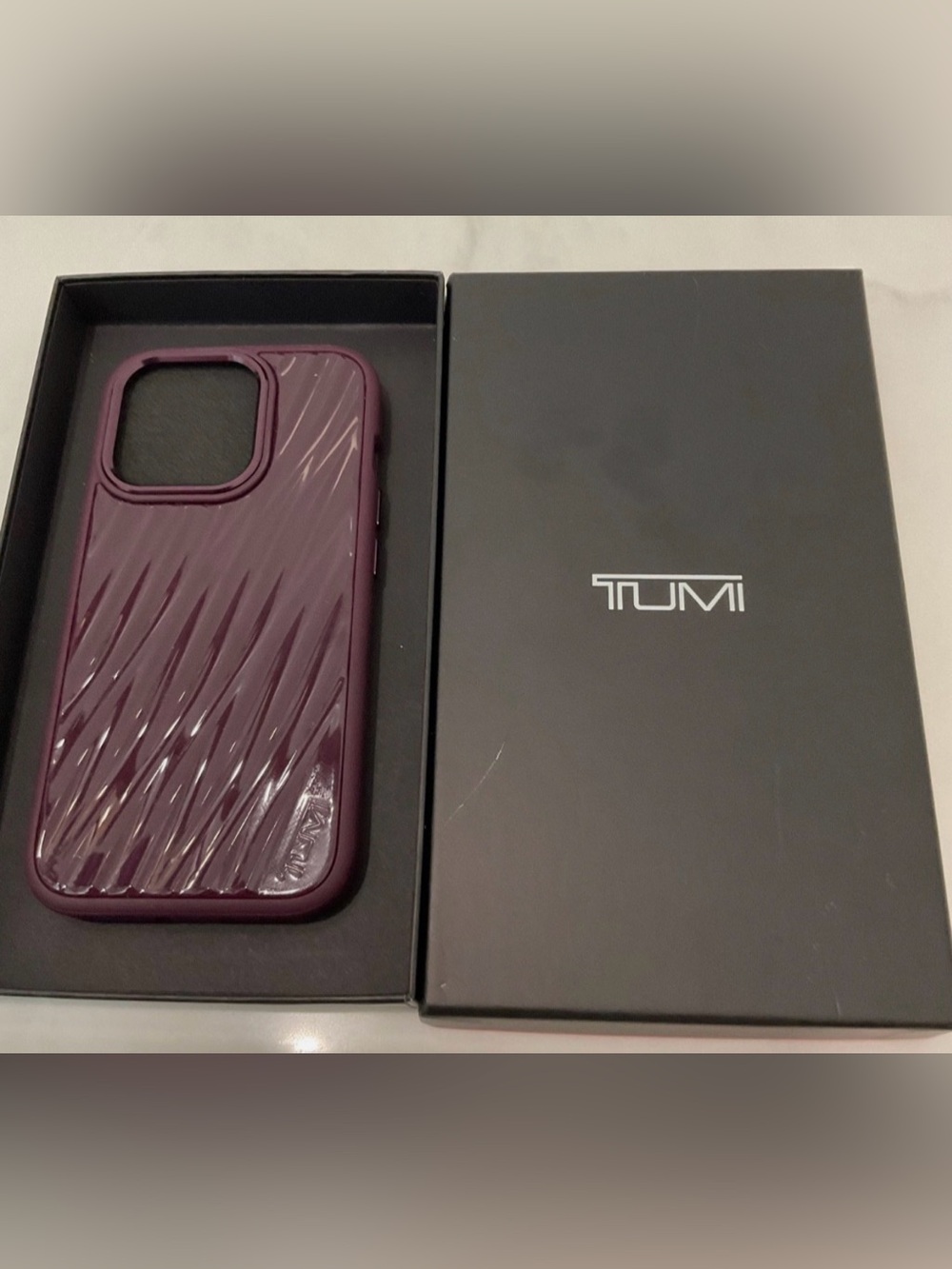 NIB Tumi 19 Degree POLYCARBONATE Apple iPhone 15 Pro Phone Case - DEEP PLUM